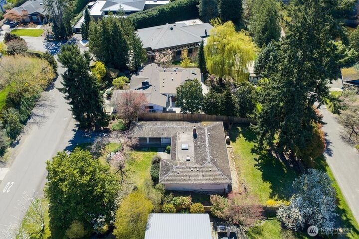 Property Photo:  3015  Hunts Point Circle  WA 98004 