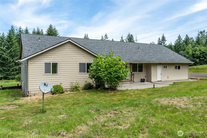 Property Photo: 521 Bodine Rd WA 98626
