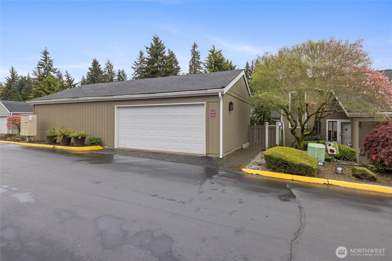 Property Photo: 3213 SW 319th Place 19 WA 98023