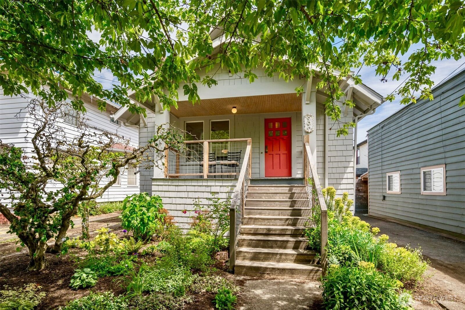 Property Photo:  906  19th Avenue  WA 98122 