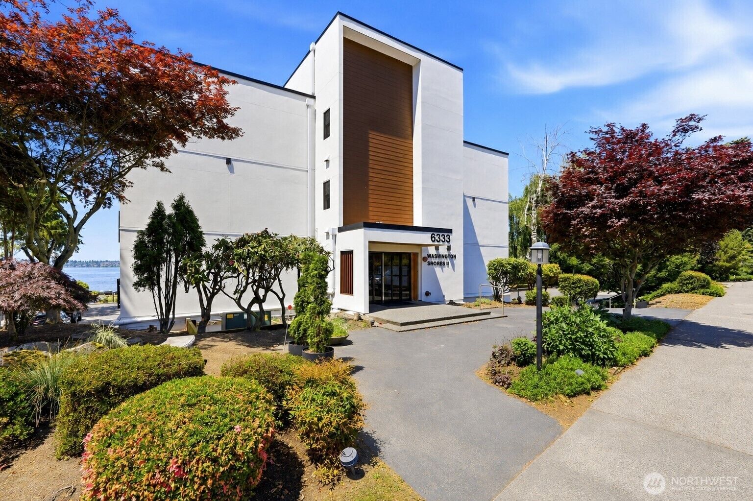 Property Photo: 6333 Lake Washington Boulevard NE 304 WA 98033