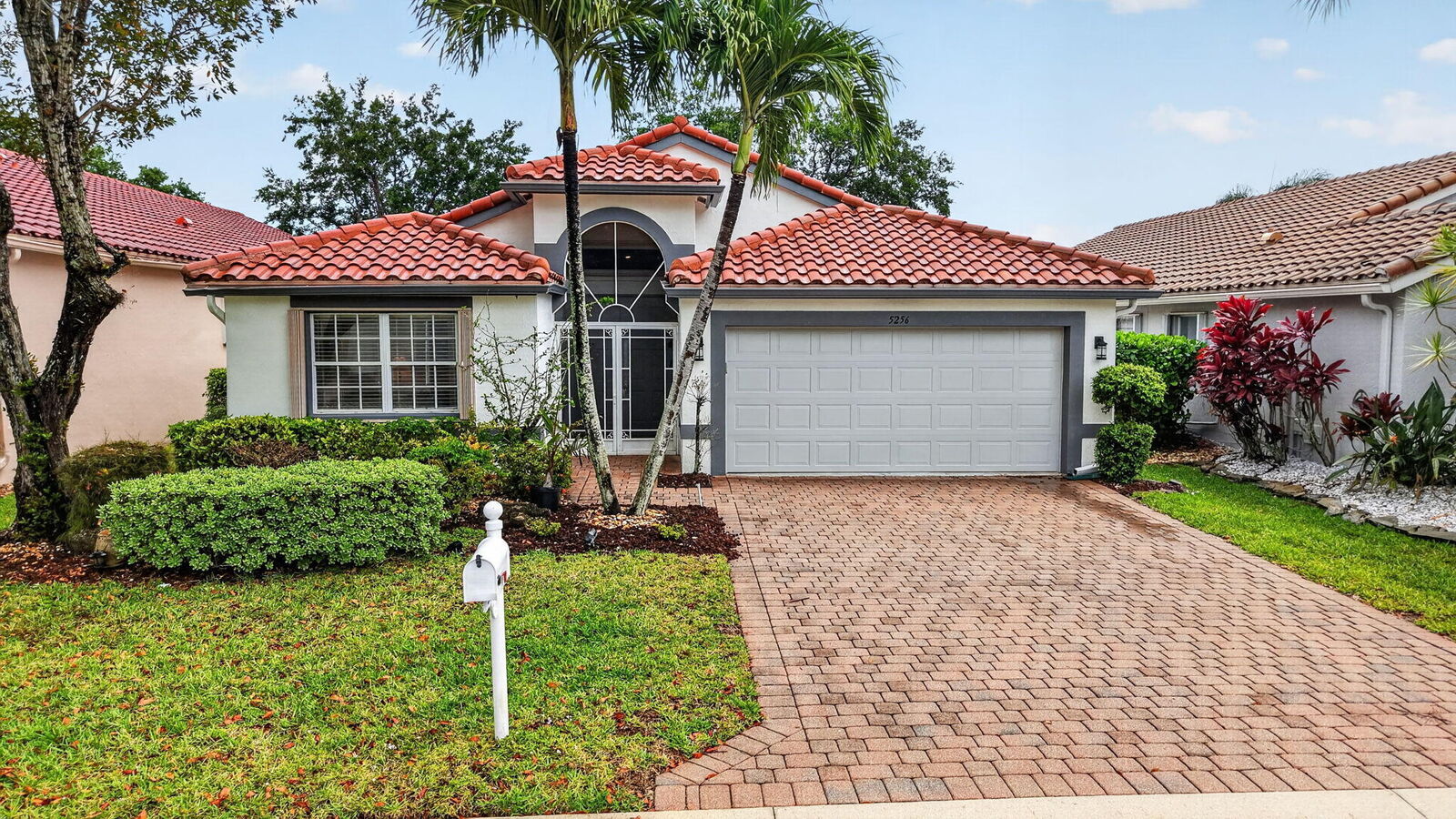 Property Photo: 5256 Glenville Drive FL 33437
