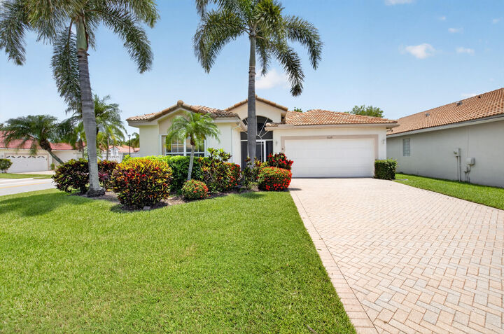 Property Photo: 9729 Lemonwood Way FL 33437