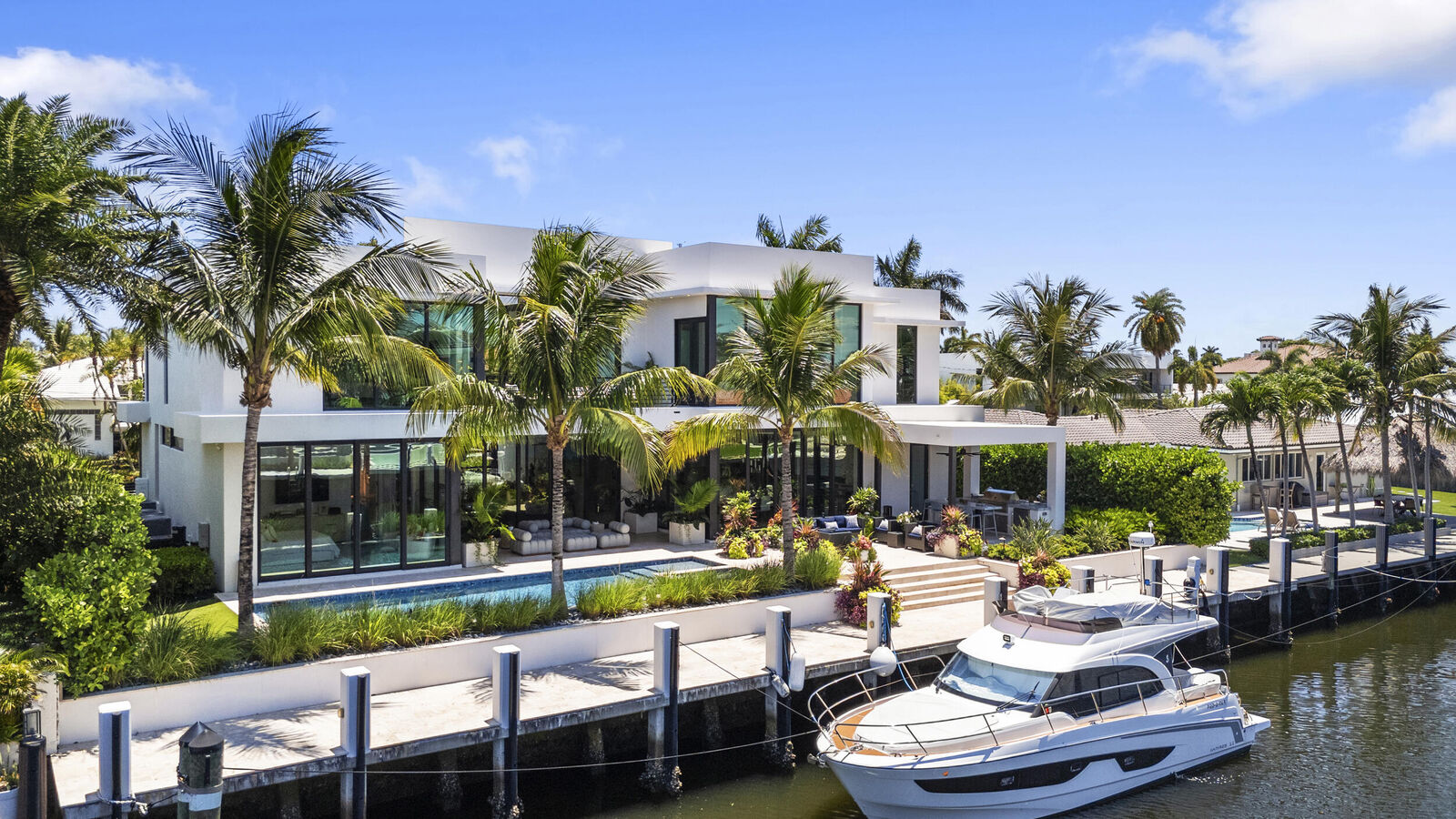Property Photo: 2863 NE 27th Street FL 33306