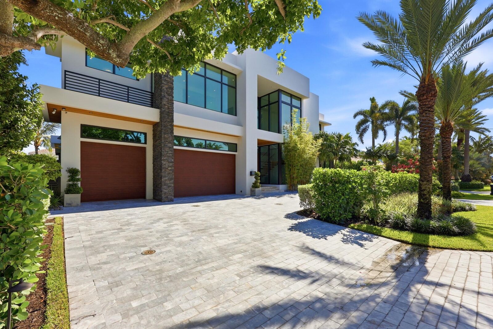 Property Photo: 2863 NE 27th Street FL 33306