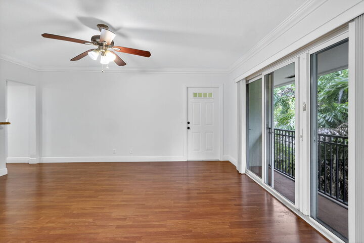 Property Photo: 49 SE 7th Avenue 3 FL 33483