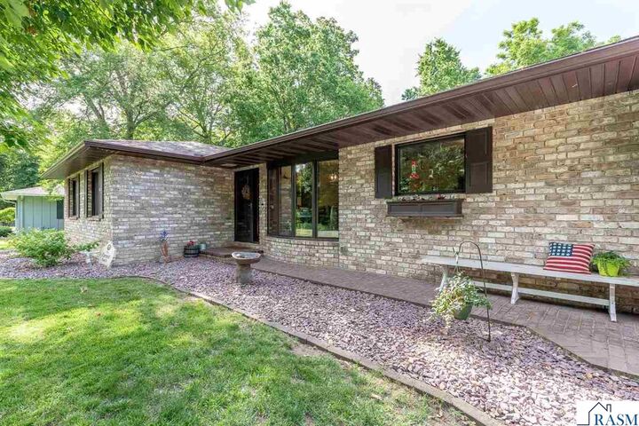 Property Photo: 137 Maple Park Drive MN 56001