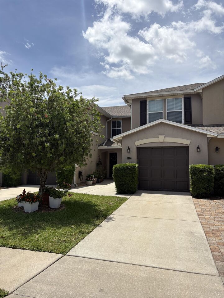 Property Photo: 209 E Pisa Pl FL 32084