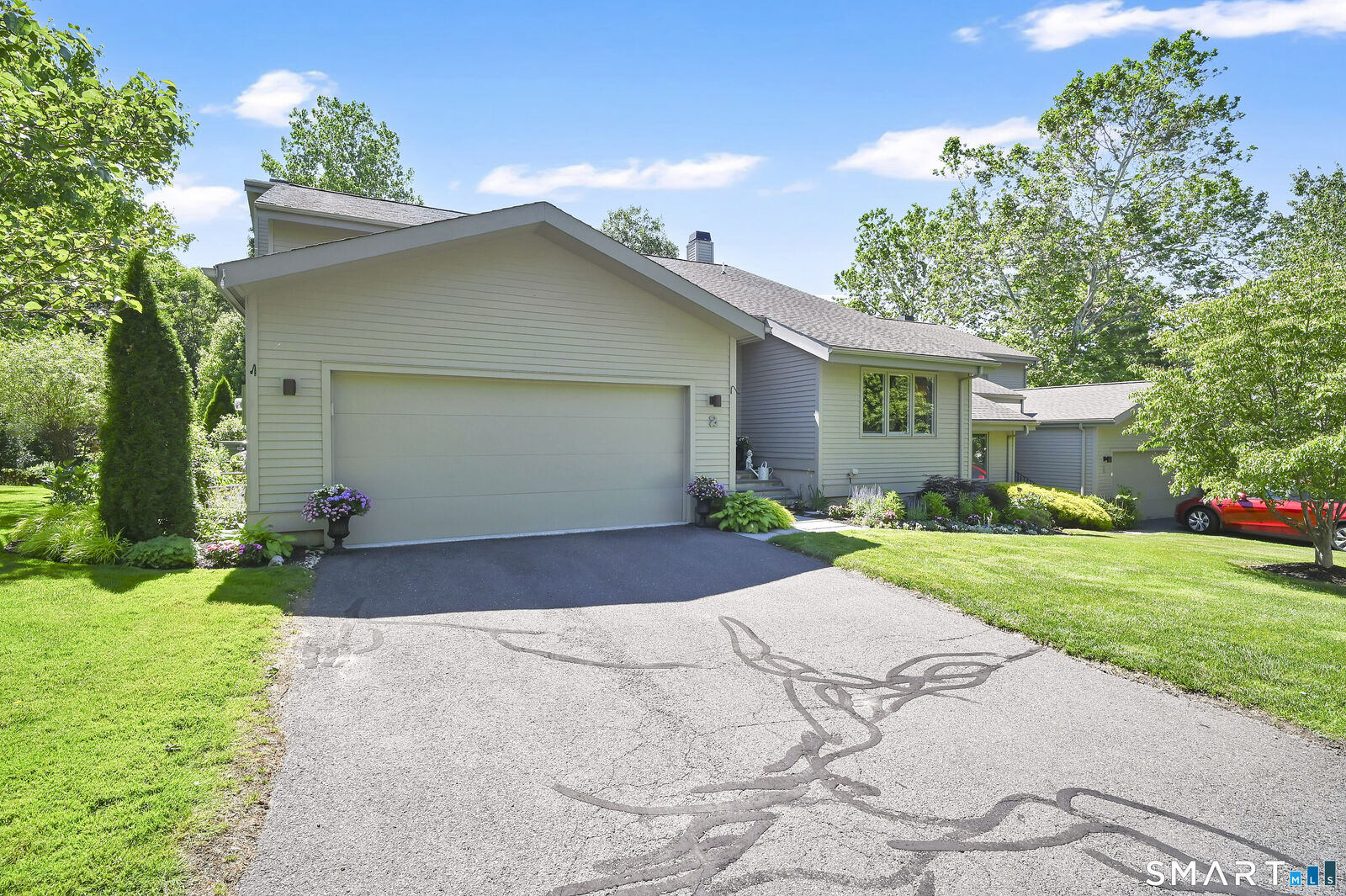 Property Photo: 2 Thistle Hollow 2 CT 06001
