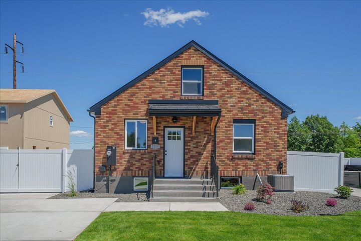 Property Photo:  1005 S Century Rd  WA 99037 