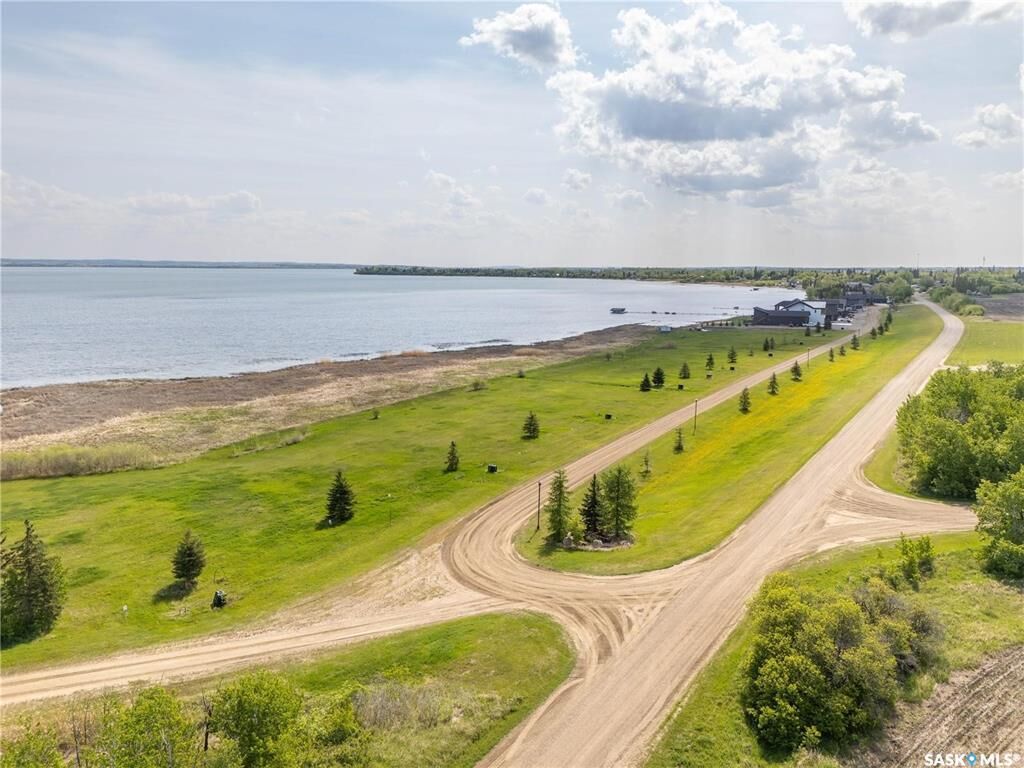 Property Photo:  770 Lakeshore Drive  SK S0M 1X0 