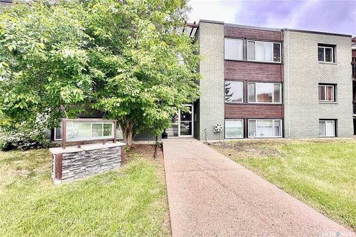 Property Photo: 208 Lindsay Place 14 SK S7H 3E6
