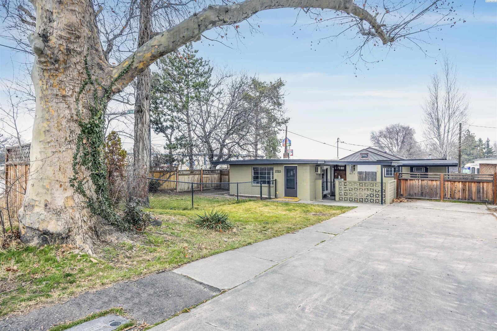 Property Photo:  2722 W 7th Ave  WA 99336 