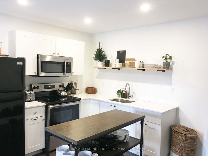 Property Photo:  230 Court Street  ON L1H 4W7 