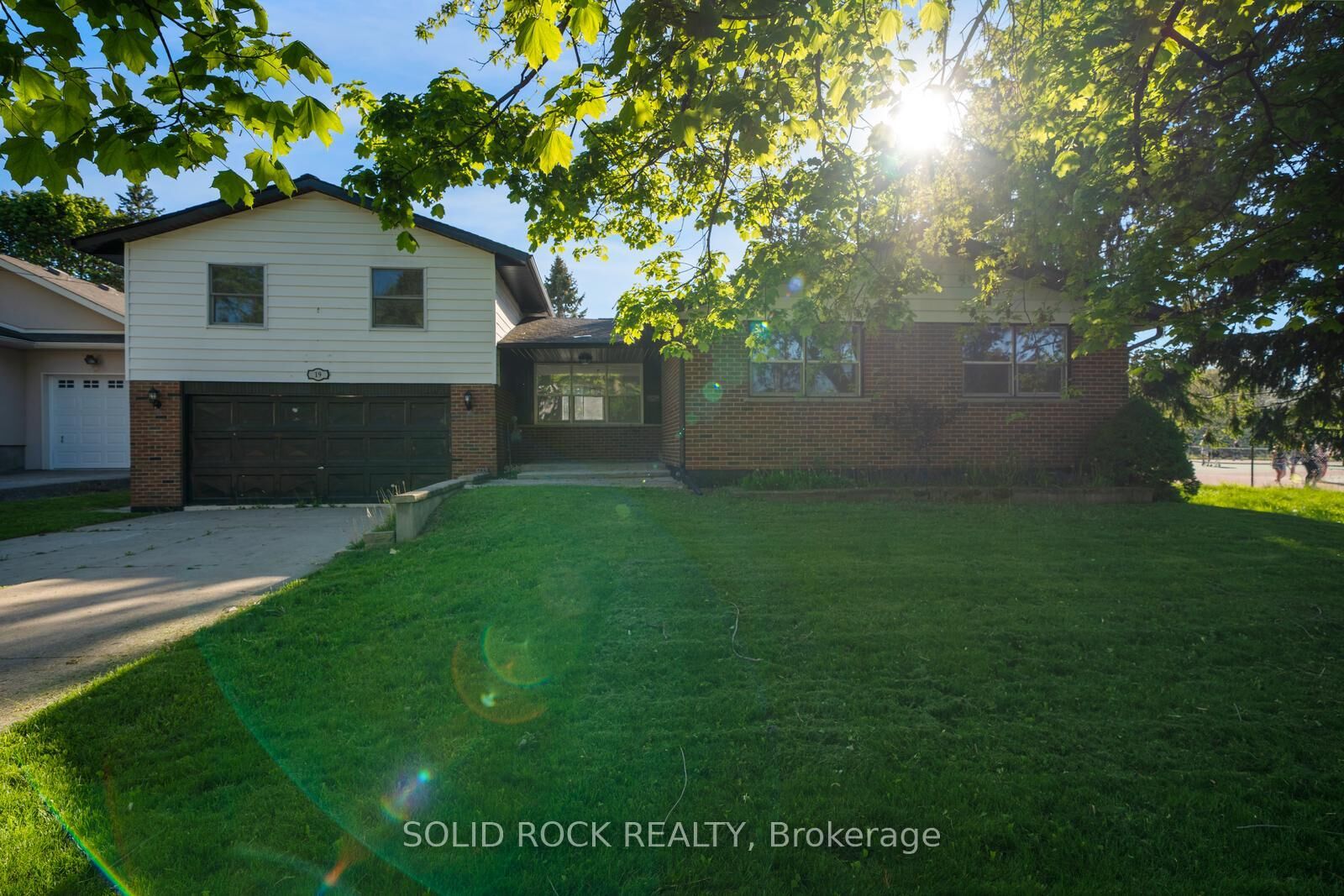 Property Photo: 19 Coverdale Avenue ON K9A 4H5