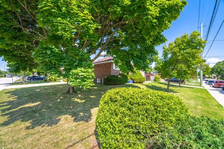 Property Photo: 524 East 16th Street ON L9A 4L1