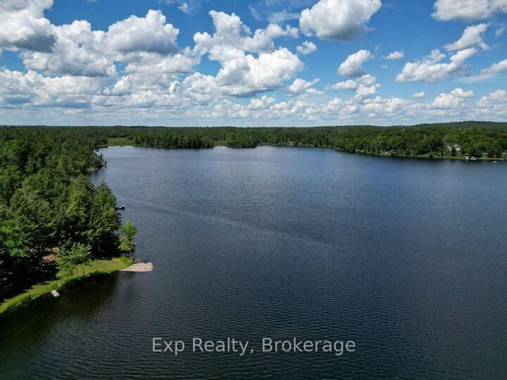 Property Photo: 40 Twin Shore Lane ON K0K 2M0