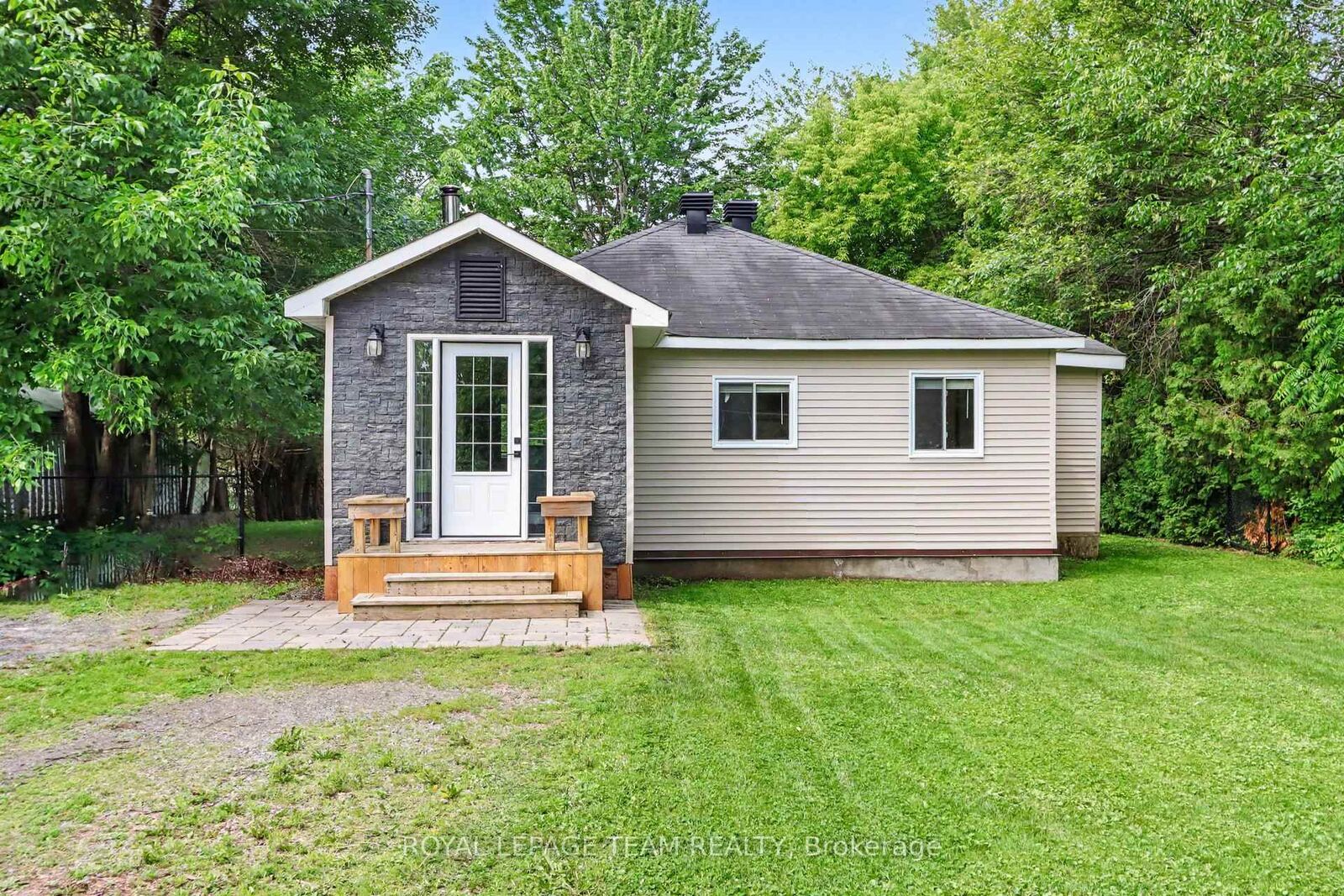 Property Photo: 282 Harris Road ON K0G 1J0