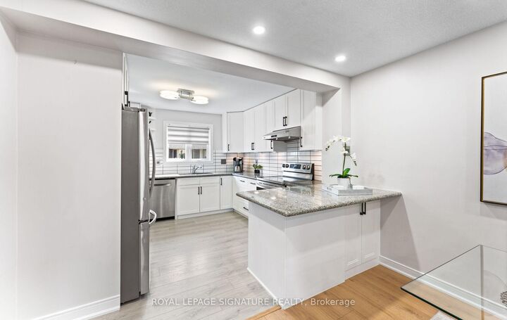 Property Photo: 270 Timberbank Boulevard 91 ON M1W 2M1