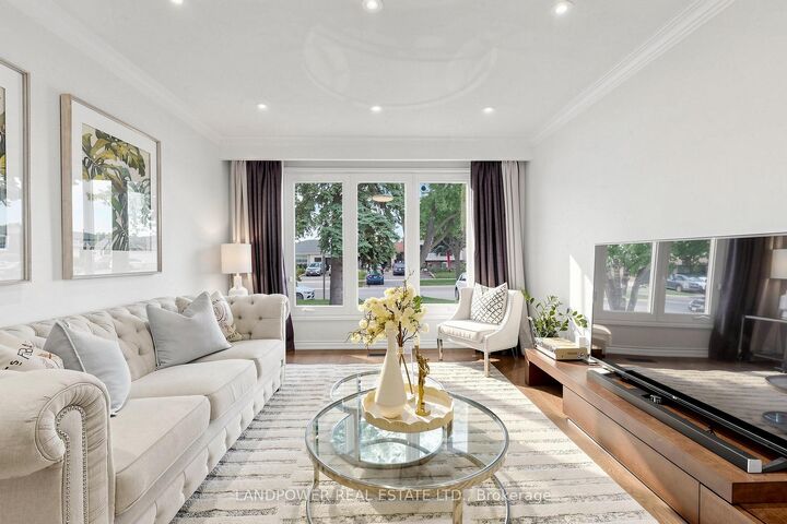 Property Photo: 317 Paisley Boulevard W ON L5B 2S7