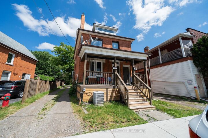 10 Fairleigh Avenue N — photo 1