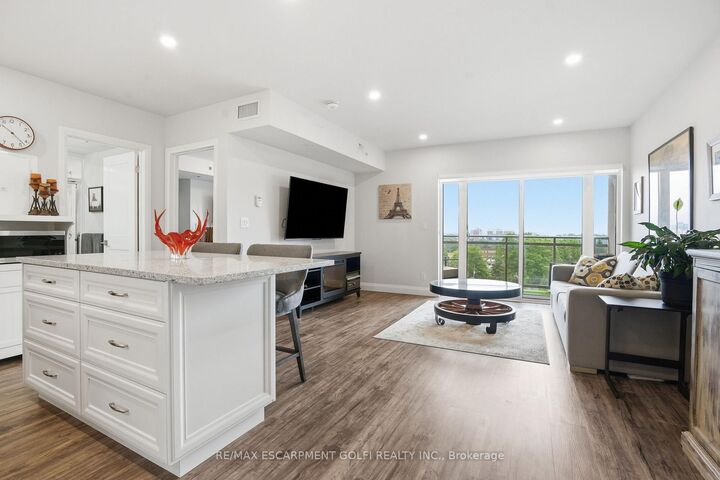 Property Photo: 5698 Main Street 714 ON L2G 0Z2