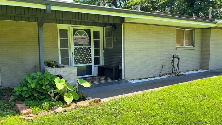 Property Photo:  1014 SE 3rd Street  OK 74467 