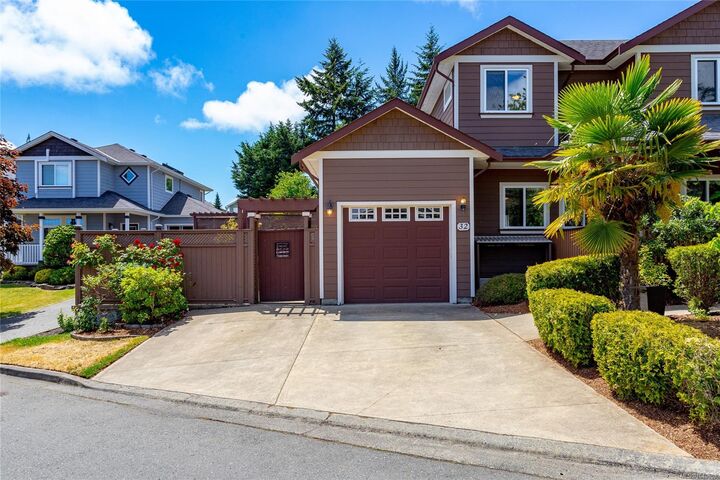 Property Photo: 32 Stoneridge Dr BC V9B 6M4