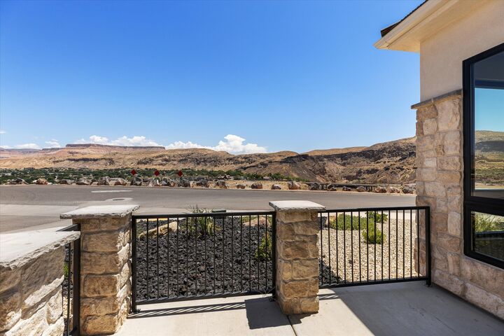 Property Photo: 1043 N Falcon Ridge View UT 84737