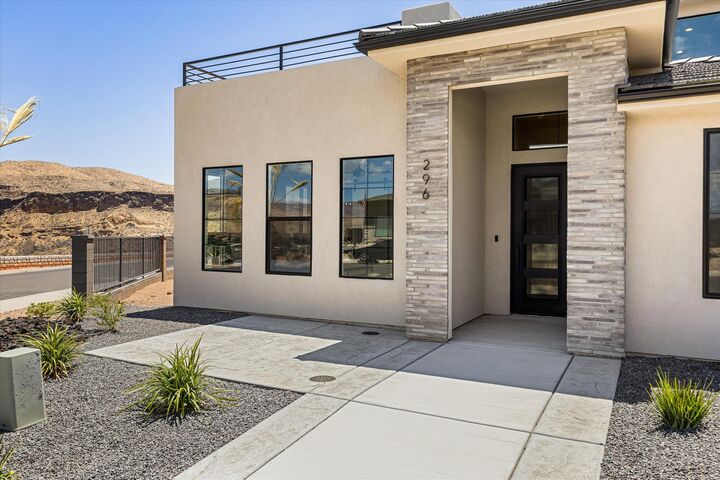 Property Photo: 296 E 1100 N UT 84737