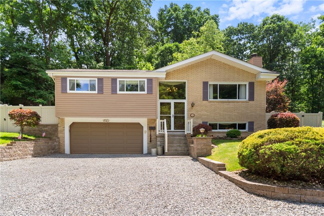 Property Photo:  118 Merwood Dr  PA 15214 