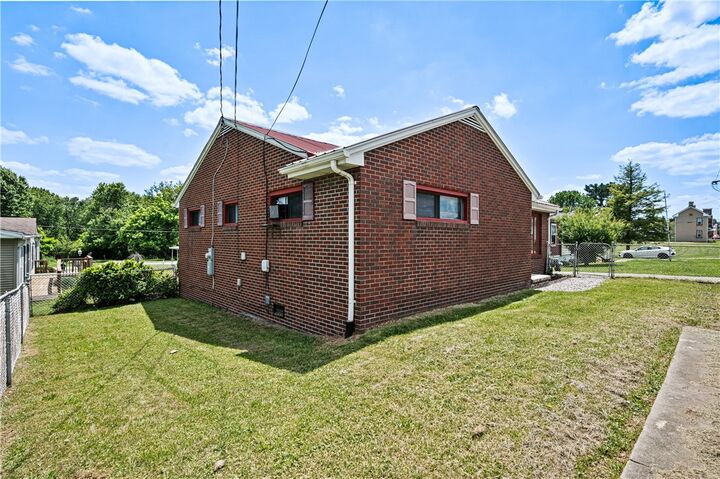 Property Photo:  211 E South St  PA 15320 