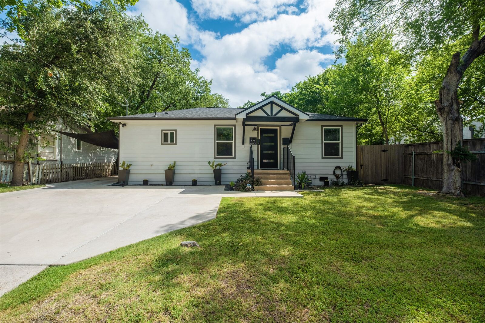 Property Photo:  934 E 56th Street  TX 78751 