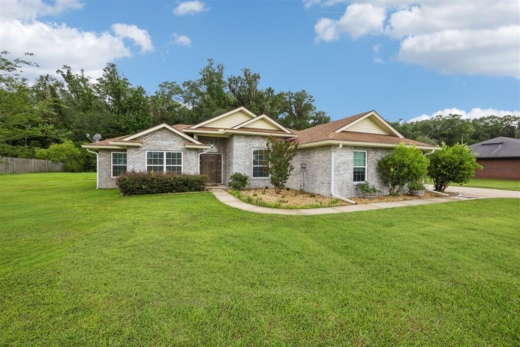 Property Photo: 54079 Amblerwood Way FL 32011