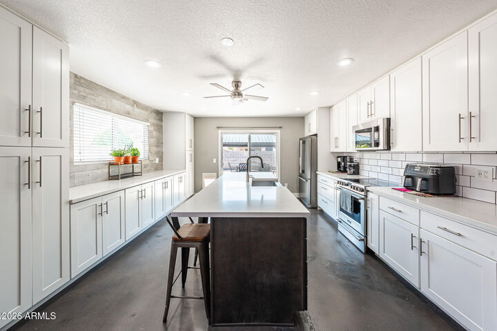 Property Photo:  3113 W Mark Lane  AZ 85083 