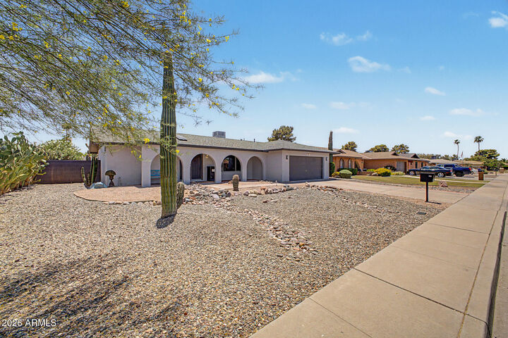 Property Photo:  1139 E Watson Drive  AZ 85283 