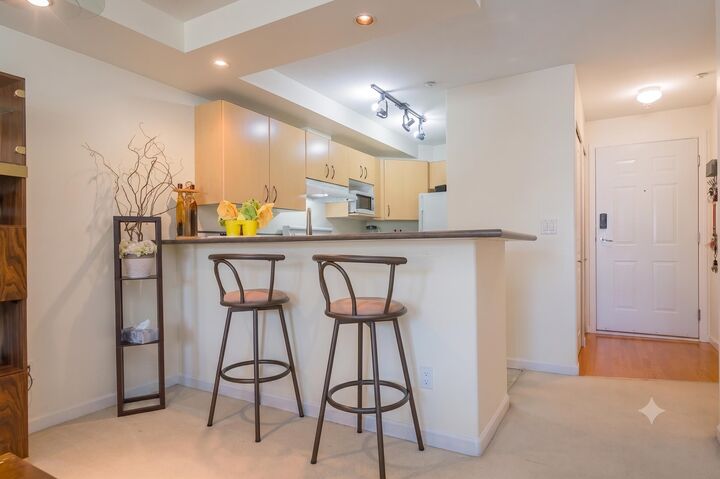 20200 56 Avenue 303 — photo 1