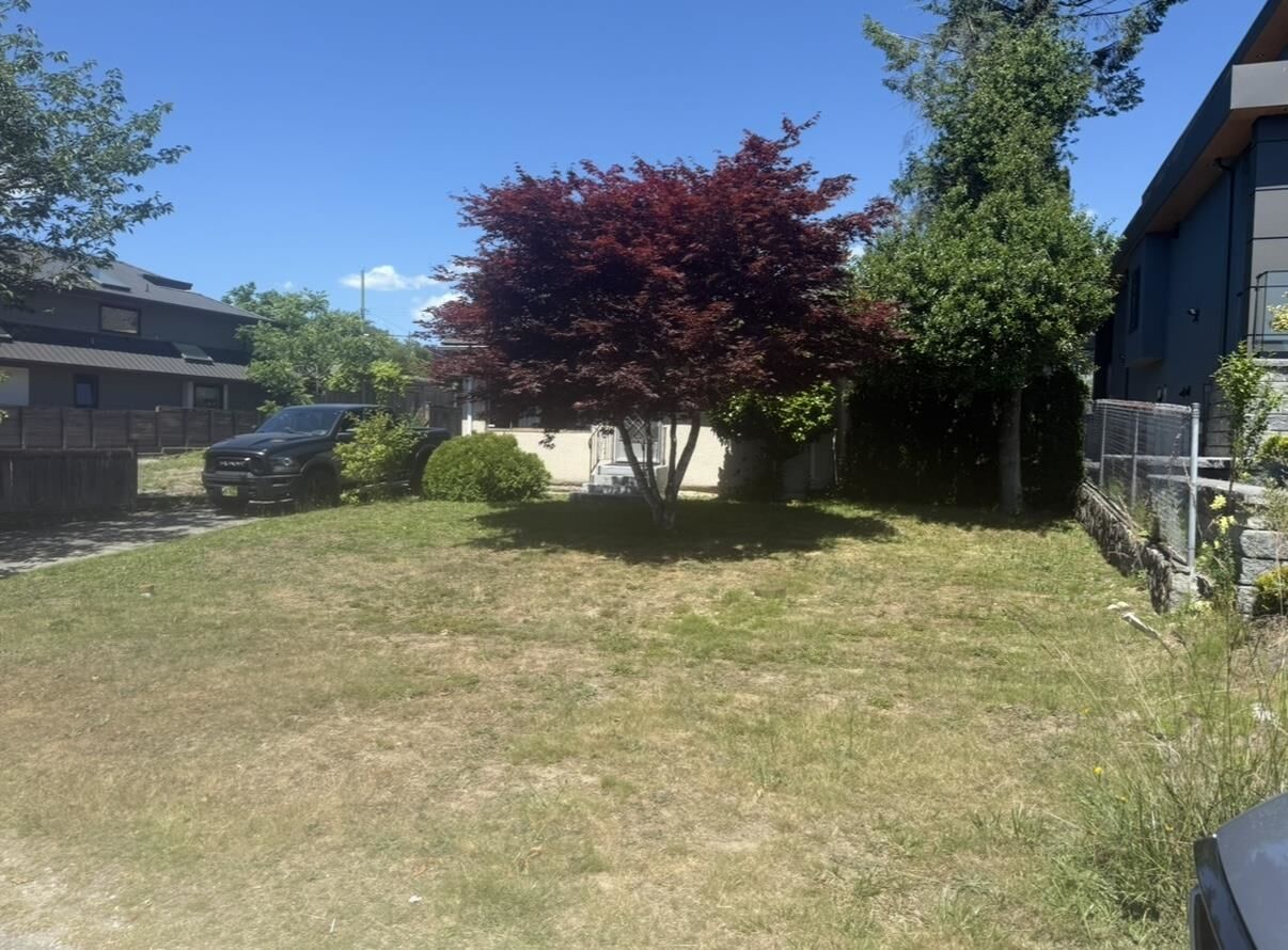 Property Photo: 446 E 16th Street BC V7L 2T5