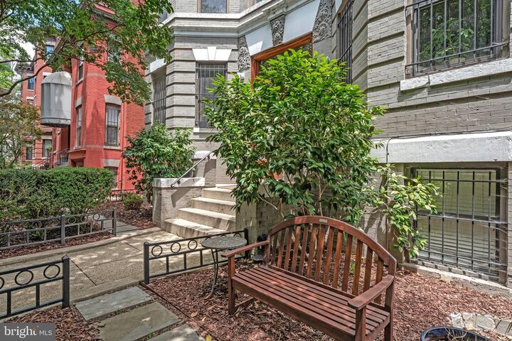 Property Photo:  1931 17th Street NW 103  DC 20009 