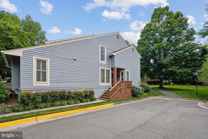 Property Photo:  11423 Orchard Green Court  VA 20190 