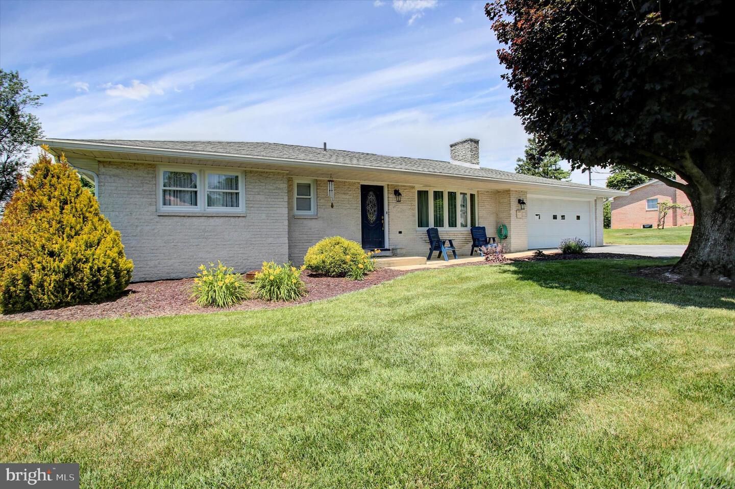 Property Photo:  1009 Willowbrook Drive  PA 17202 