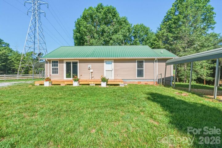 Property Photo: 547 Pea Ridge Street NC 28655