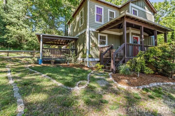 Property Photo: 5 Fieldtop Lane NC 28704