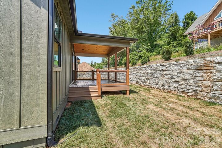 Property Photo:  32 South View Drive  NC 28714 