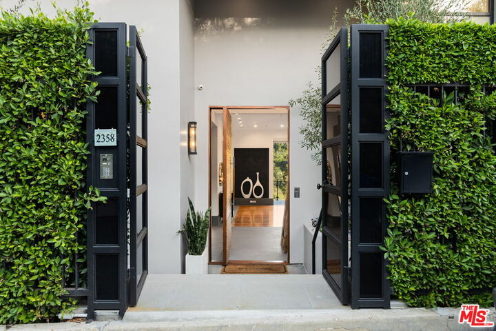 Property Photo: 2358 Kimridge Rd CA 90210