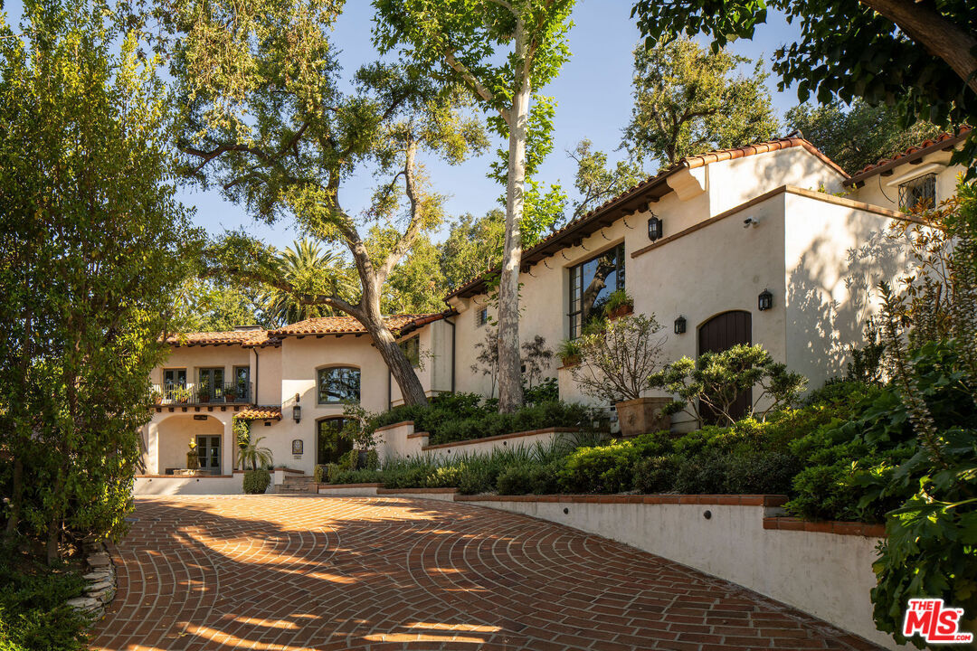 Property Photo:  17610 Hidden Oaks Rd  CA 91316 