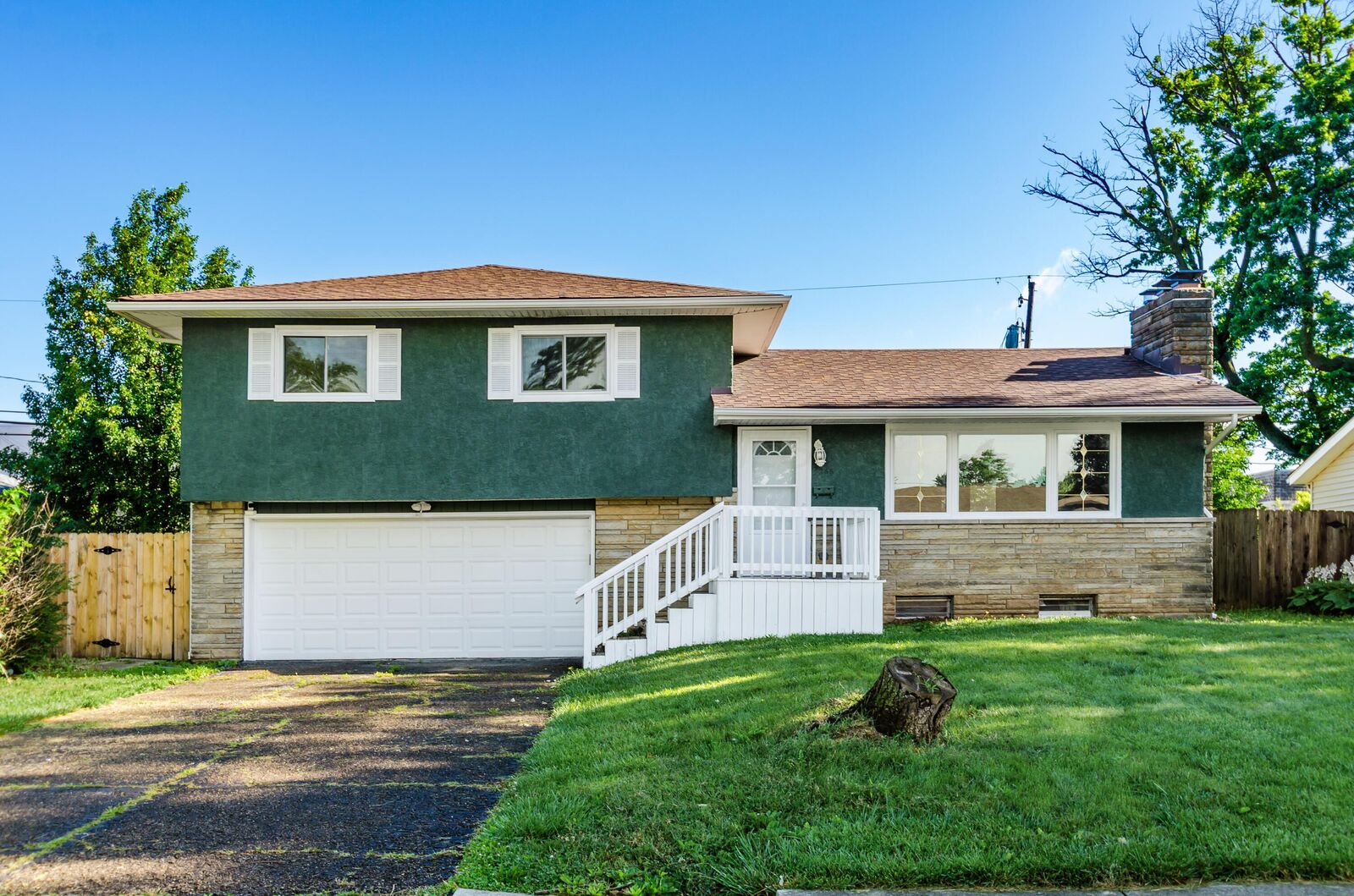 Property Photo: 1266 Pershing Drive OH 43224