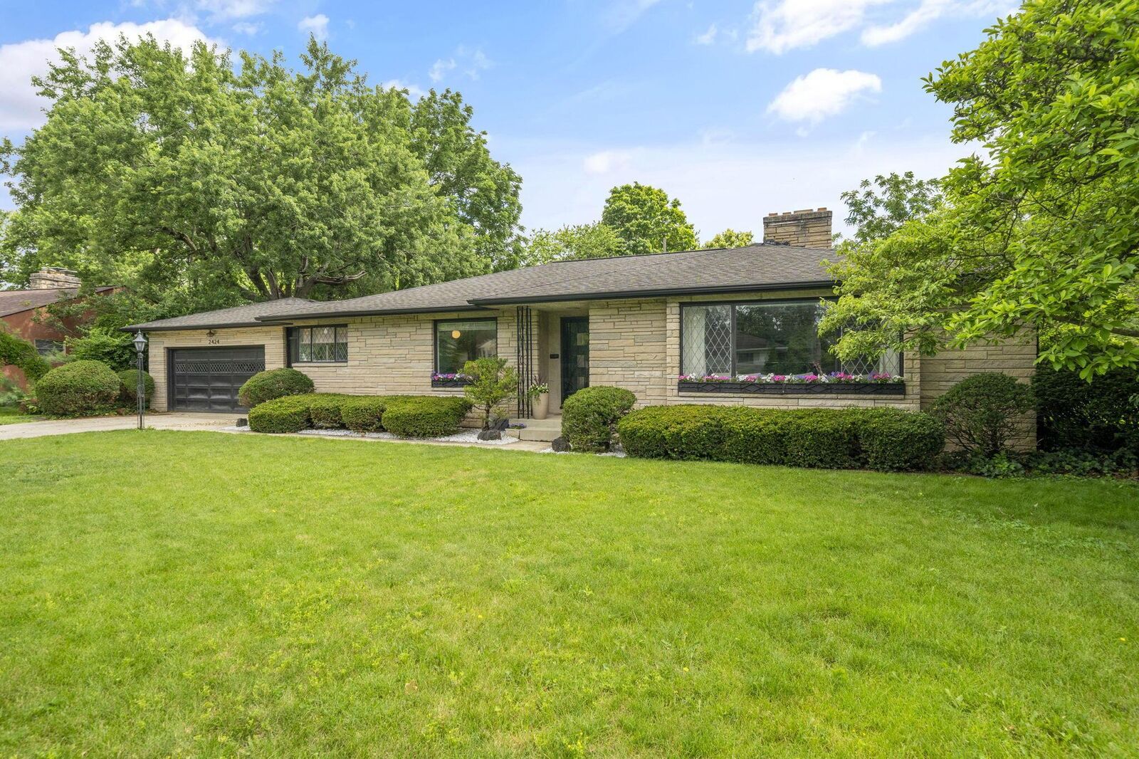 Property Photo:  2424 Beverly Place  OH 43209 