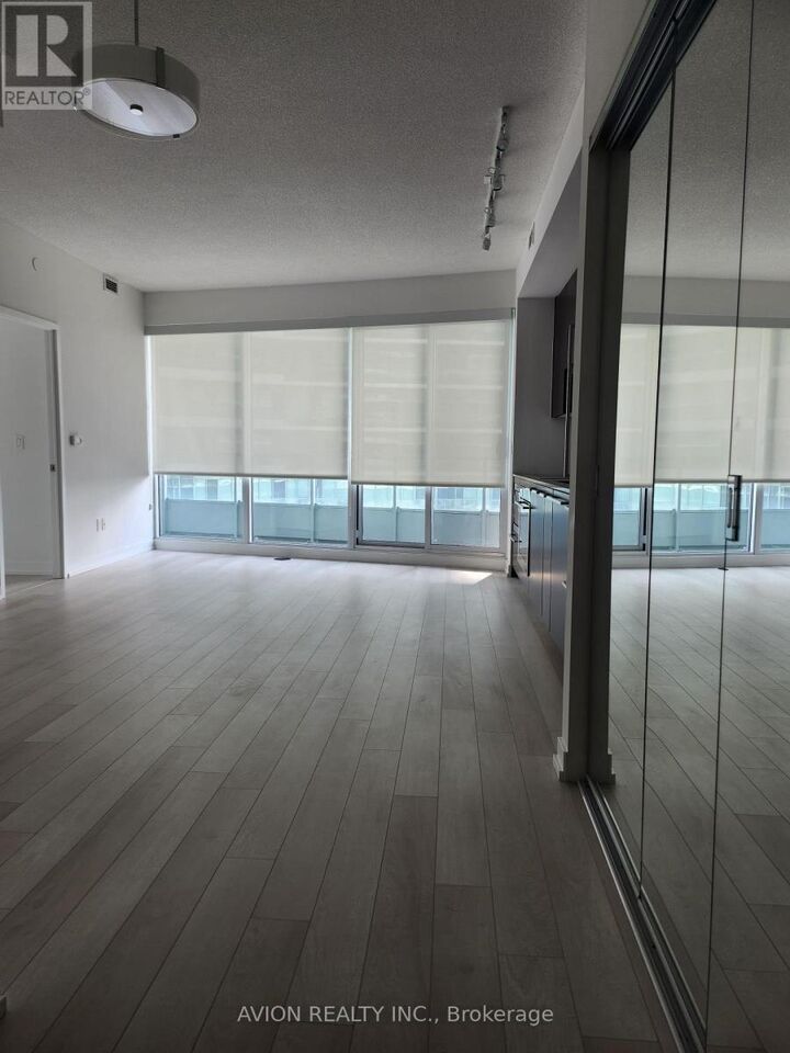 Property Photo: 115 McMahon Drive 1205 ON M2K 0E3