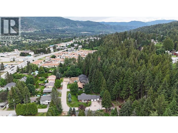 Property Photo:  800 21st Street  BC V1N 2N3 